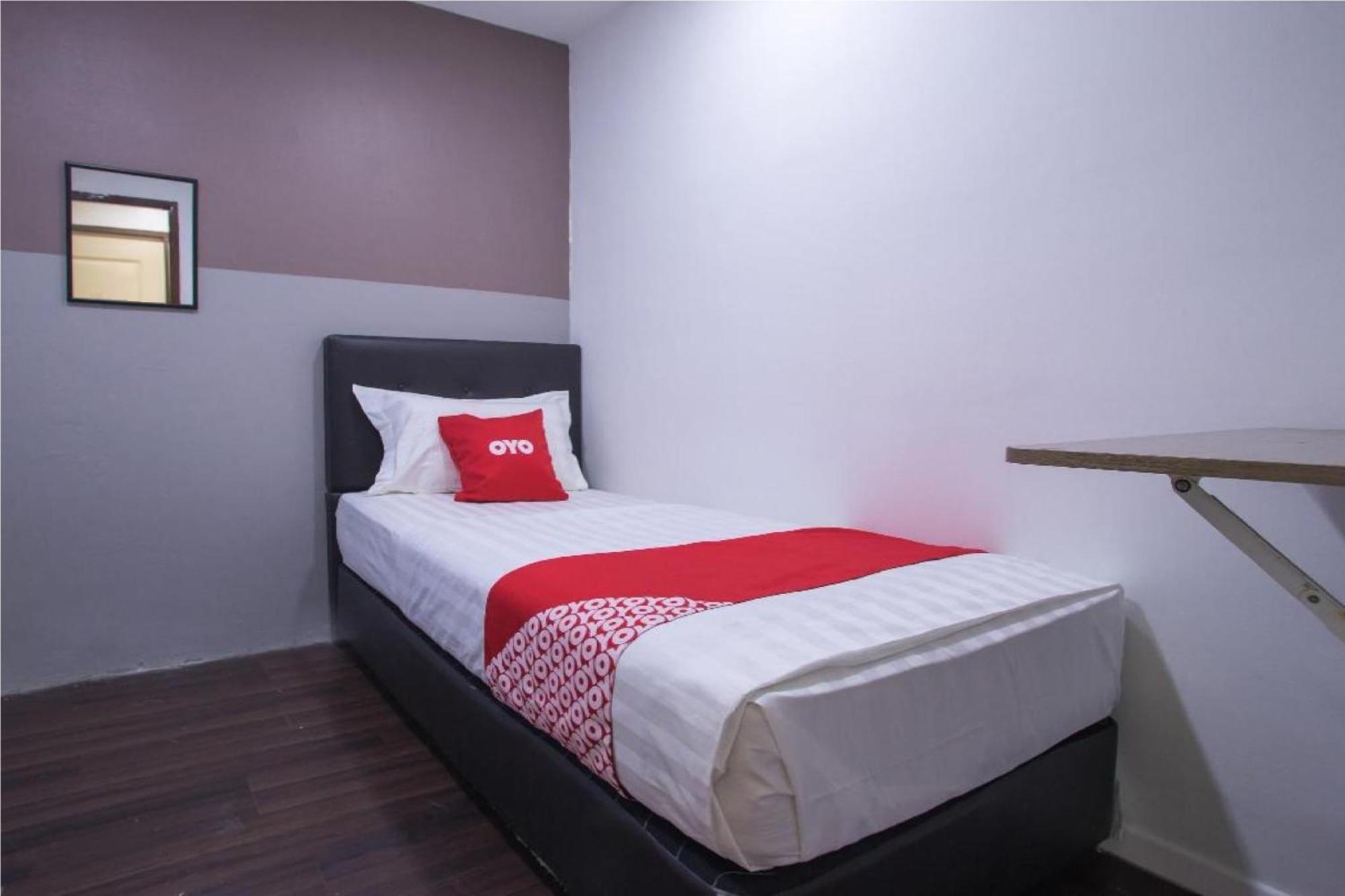 Hotel Oyo 90281 Taj Seksyen 13 2*